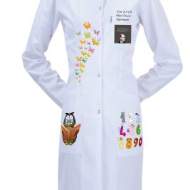 custom-printed-preschool-teacher-lab-coat-white - erzieher-arbeitskittel-mit-name-bedruckt - blouse-enseignante-maternelle-personnalisee